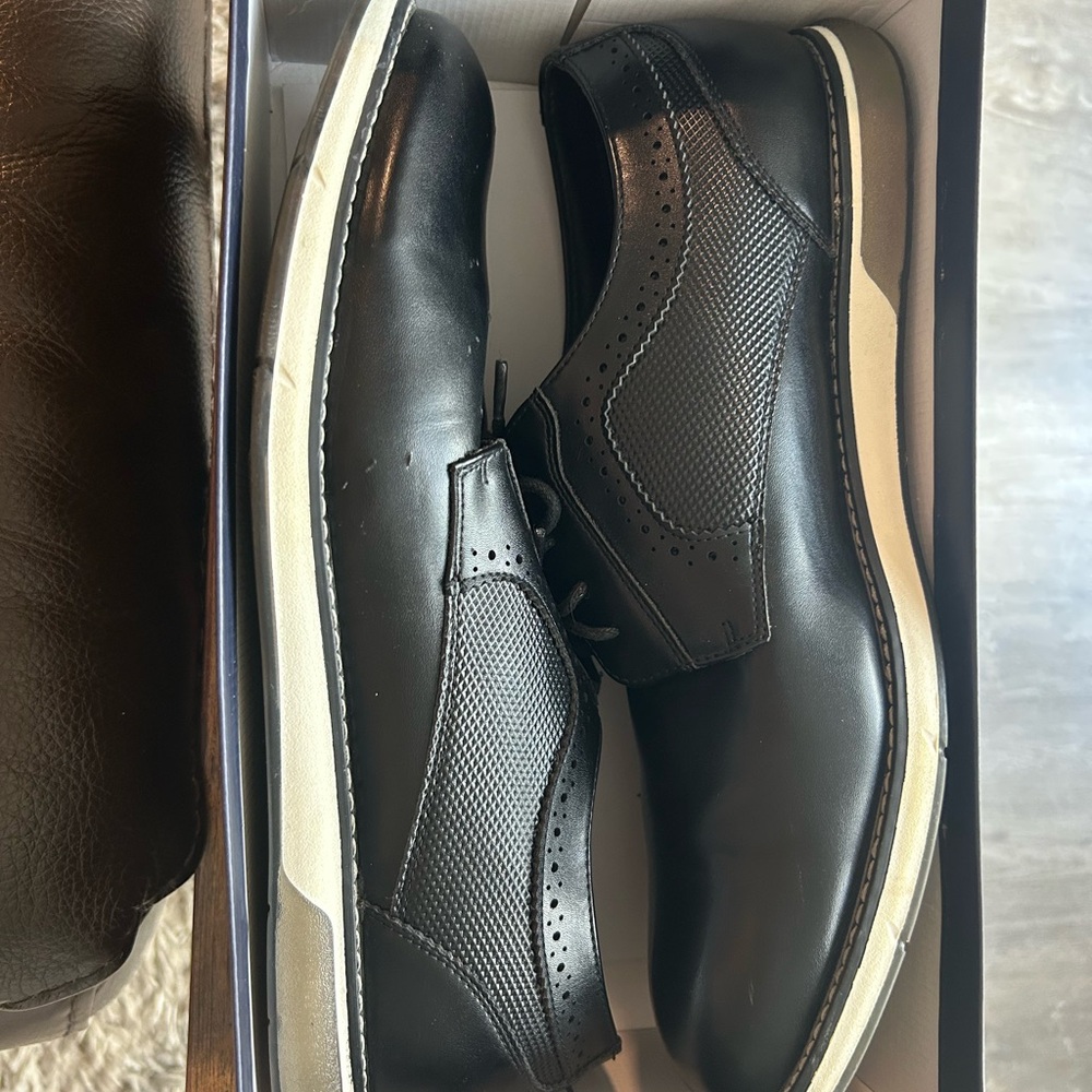 Men's Black Lace-Up Derby Shoes with Two-Tone Sole